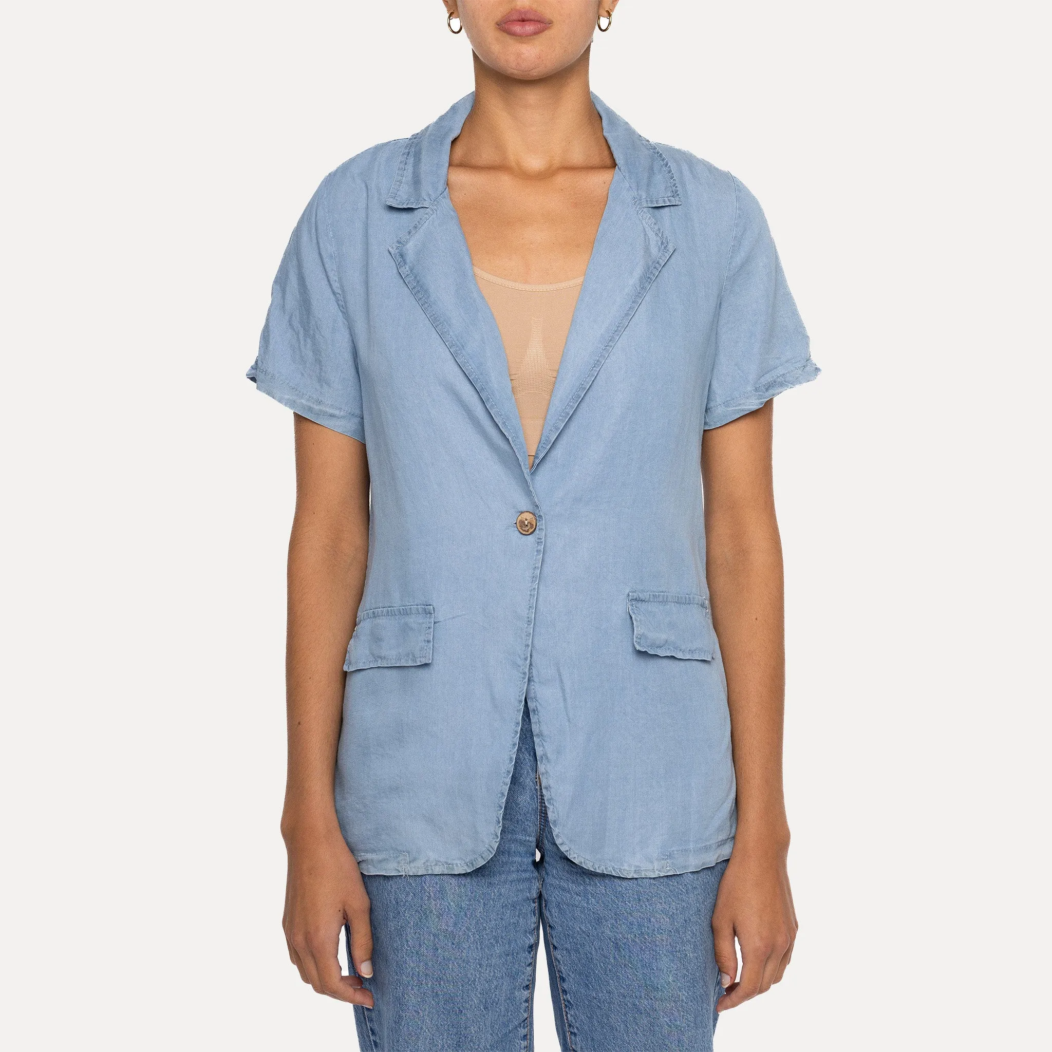 Astrid  Daytrip Blazer  Light Wash