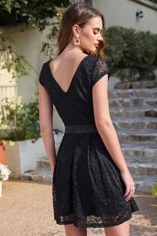 Chic Crew Neck Lace Mini Party Dress with Sash Short Formal Dress