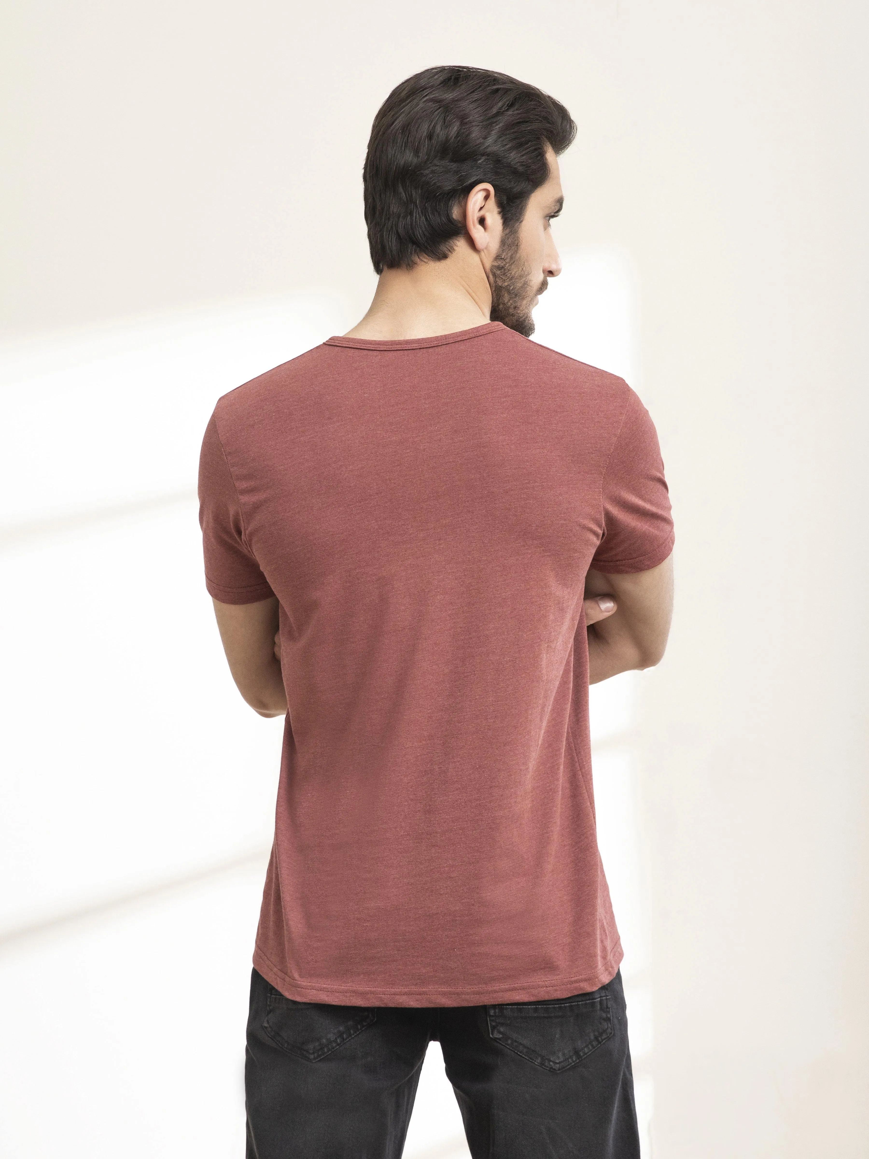 T SHIRT Y NECK MAROON